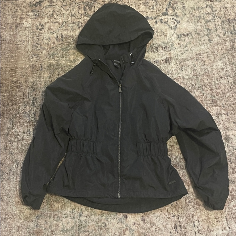 Sweaty Betty Storm Seeker Waterproof Hooded Jacket in Dark Green - Picture 6 of 9